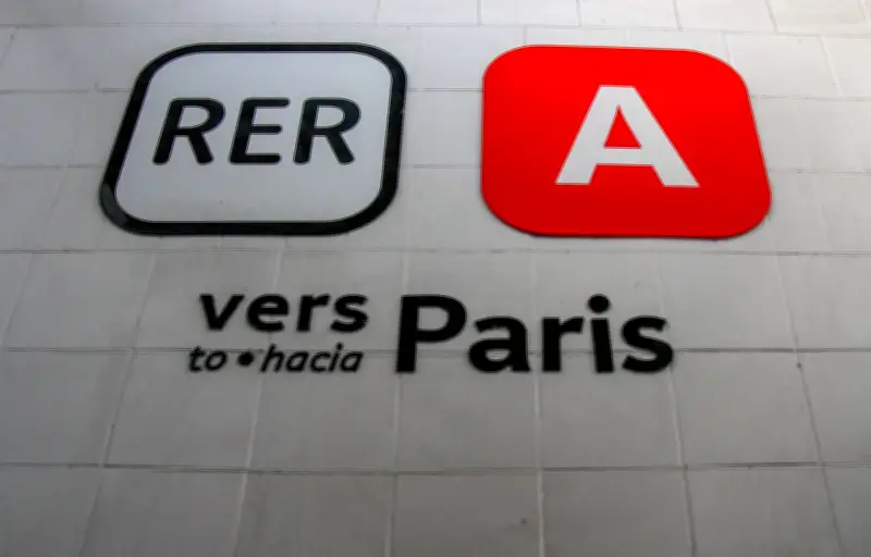 Rupture de caténaire sur le RER A : trafic interrompu, des milliers de voyageurs impactés