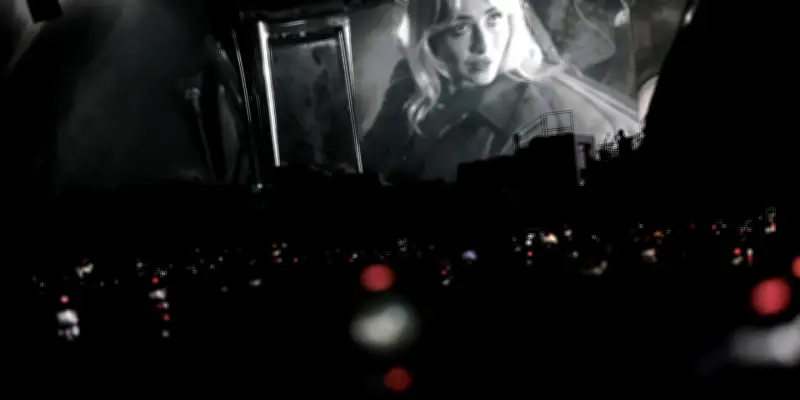 Sabrina Carpenter illumine Coachella avec un spectacle hollywoodien