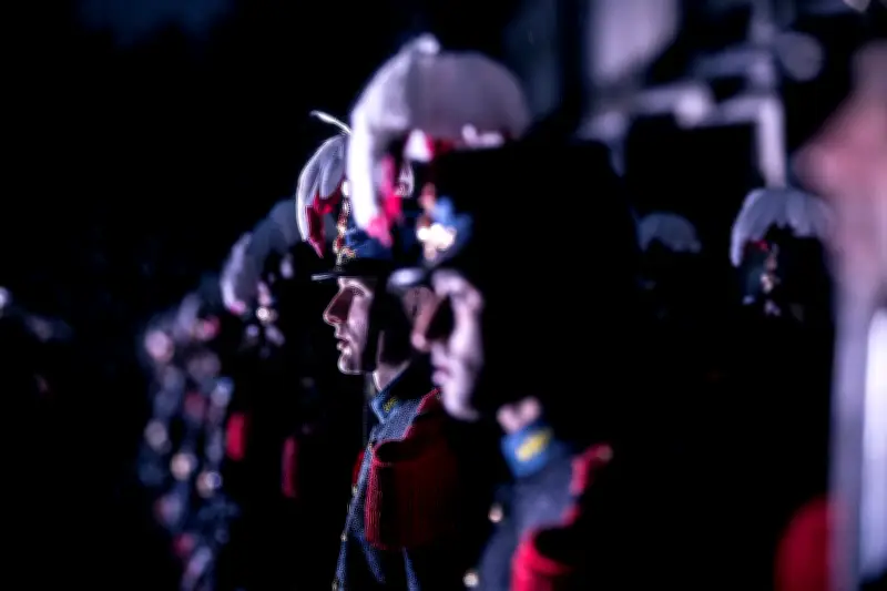 Saint-Cyr Coëtquidan : l'intronisation nocturne des futurs officiers sous la pluie bretonne