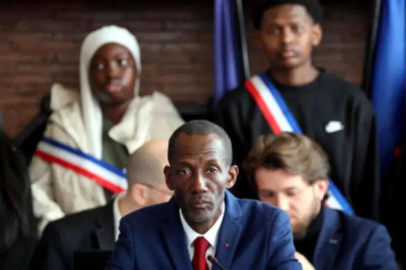 Saint-Denis sous le choc : le maire Bally Bagayoko cible d'attaques racistes quotidiennes