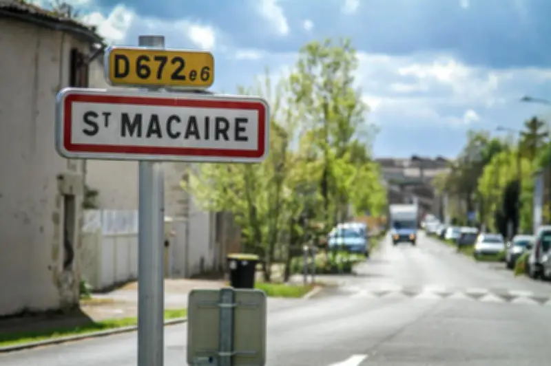 Saint-Macaire : une élue d'opposition visée par des affiches caricaturales anonymes