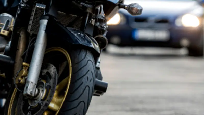 Saint-Paul-de-Vence : un motard de 19 ans meurt dans une collision violente avec une voiture