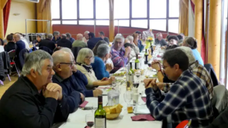 Saint-Paul-le-Froid : Un repas convivial réunit les habitants autour de la nouvelle équipe municipale