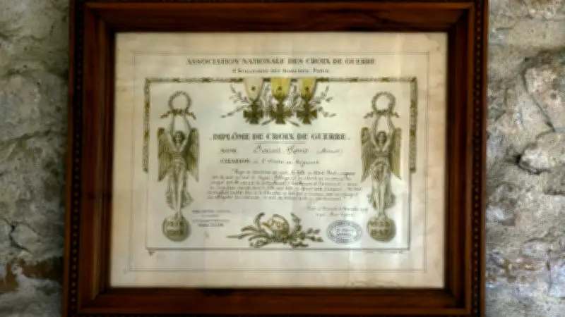 Saint-Pons-de-Thomières : la Croix de guerre, un diplôme historique dans la mairie