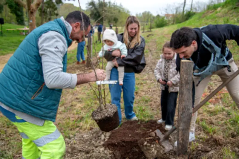 Saint-Sever plante 18 arbres pour célébrer les naissances de 2025