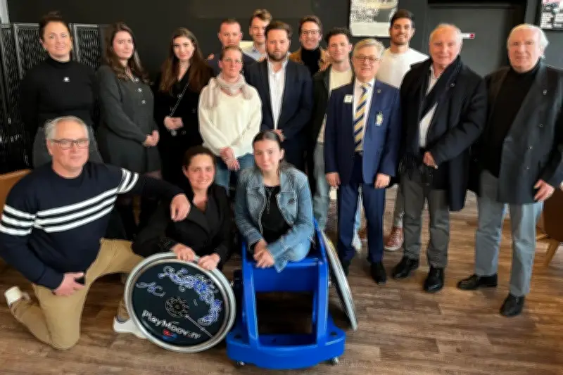 Sainte-Maxime : un fauteuil roulant sportif offert à Ana, 14 ans, par le Léo club du Golfe