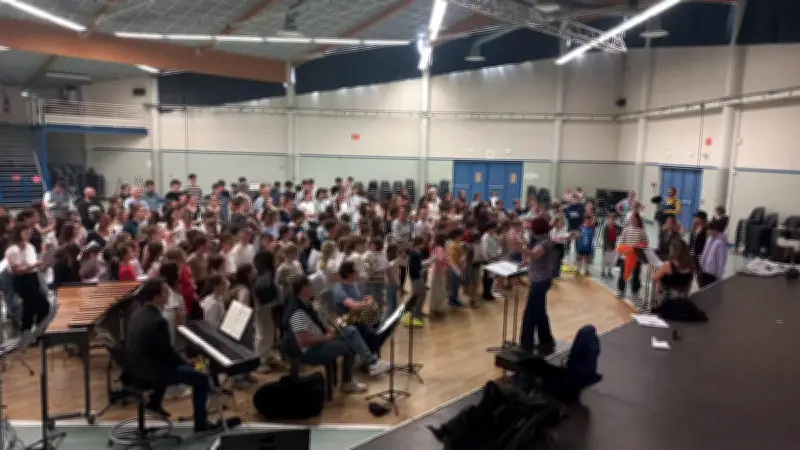 Saintes : 200 élèves du Conservatoire présentent « Mon Cher Gustave » au Gallia Théâtre