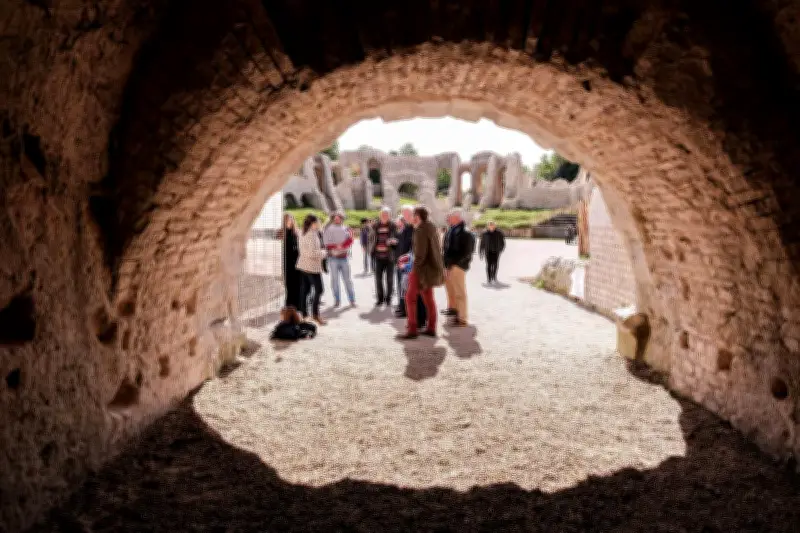 Saintes inaugure la Porte des morts restaurée de son amphithéâtre gallo-romain