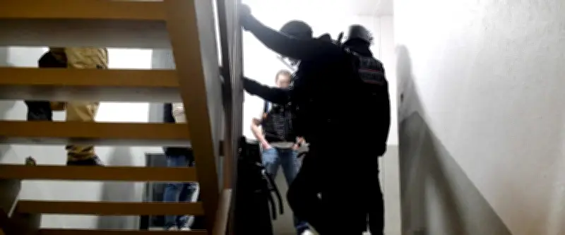 Saisie de 40 000 euros et armes lors d'une opération anti-drogue à Alès
