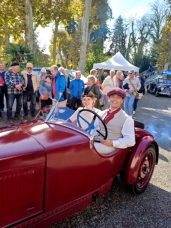 Salies-de-Béarn célèbre la Journée nationale des véhicules d'époque avec un rassemblement exceptionnel