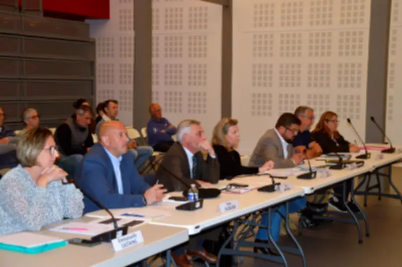 Salles : Débat budgétaire houleux et investissements majeurs pour 2026