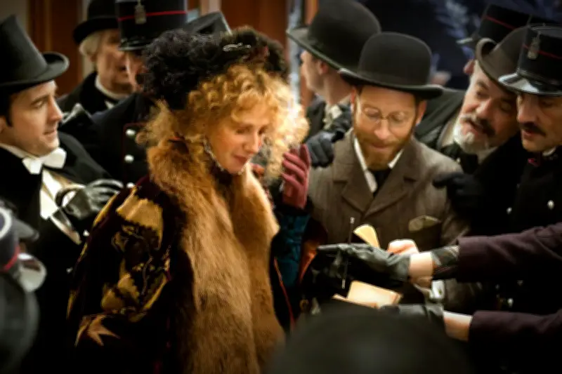 Sandrine Kiberlain incarne Sarah Bernhardt dans un biopic réussi