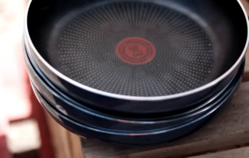 Santé : le ministère dévoile des gestes simples pour réduire l'exposition aux PFAS