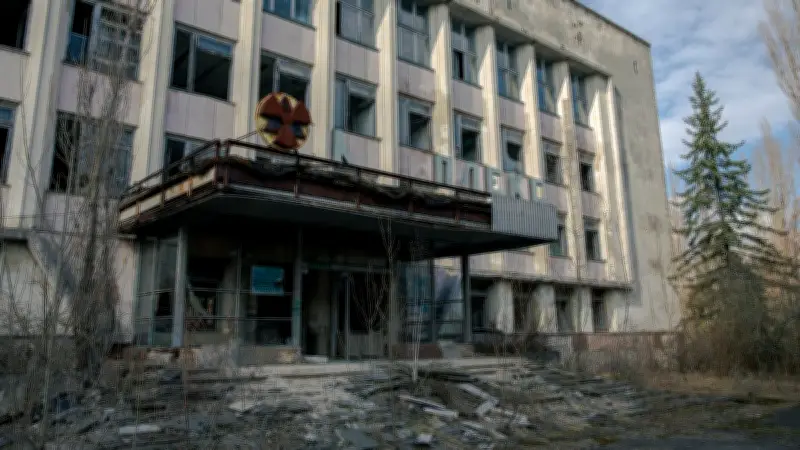Sarcophage de Tchernobyl perforé par un drone russe : Greenpeace alerte sur les risques radioactifs