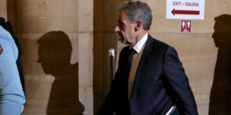 Sarkozy se distancie de ses co-prévenus au procès du financement libyen