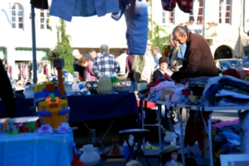 Sauveterre-de-Guyenne : vide-greniers solidaire des Amis de la bastide ce dimanche