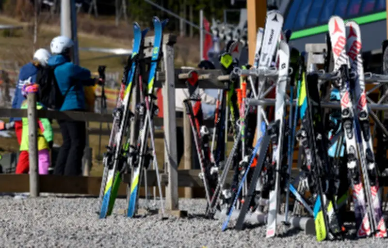 Savoie : huit voleurs de skis interpellés après des vols en série dans les stations