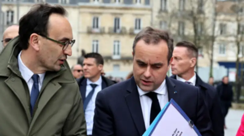 Sébastien Lecornu annonce de nouvelles aides ciblées face à la flambée des carburants