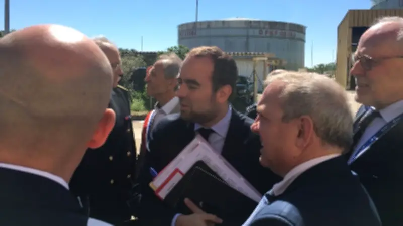 Sébastien Lecornu en visite à Aramon pour le Contrat de transition écologique