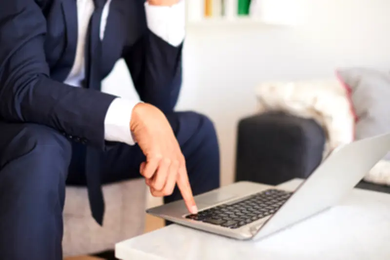 Sédentarité au travail : 7 heures assis par jour menacent gravement la santé