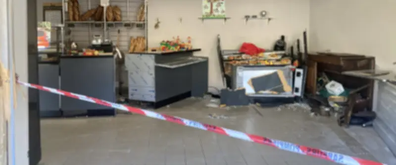 Servian : une voiture percute une boulangerie, aucun blessé grave