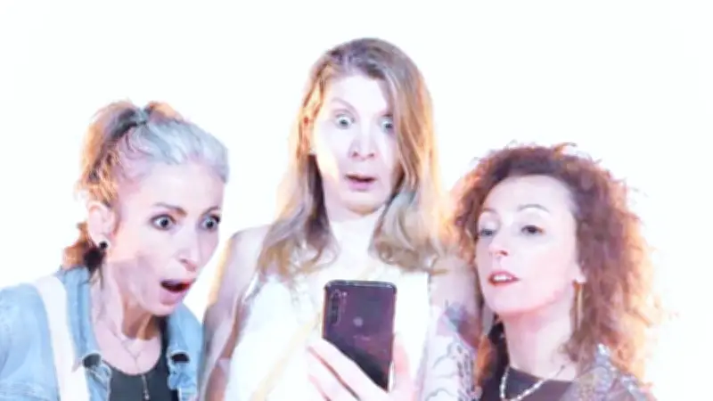 Sexuelles : une pièce de théâtre audacieuse sur les relations modernes à Pézenas