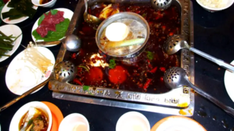 Shanghai : deux ados urinent dans une soupe, 4000 clients indemnisés