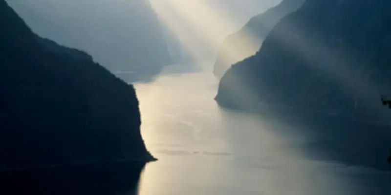 Sigri Sandberg retrouve le sens de vivre en ramant sur le Sognefjord