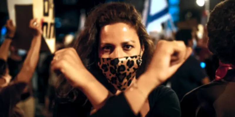 Sélection de documentaires en replay : Sanson, BTS et une arnaque incroyable