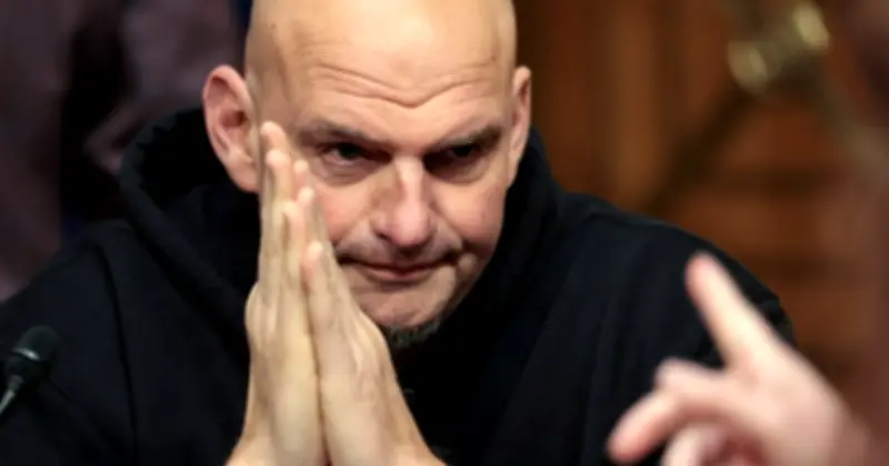 Sénat américain : John Fetterman, le démocrate qui bloque les résolutions contre la guerre en Iran