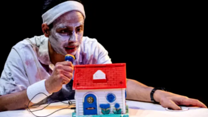 Solal Bouloudnine présente 'La Fin du début', une comédie existentielle à Creissan