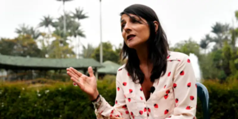 Sommet inédit en Colombie : 50 pays discutent sortie des énergies fossiles