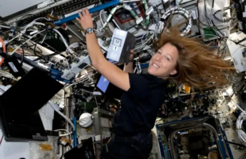 Sophie Adenot, astronaute française, inspire les filles vers les sciences
