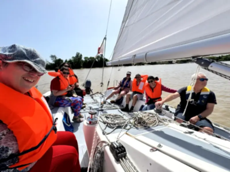 Sorties handivoile sur la Dordogne pour des personnes handicapées