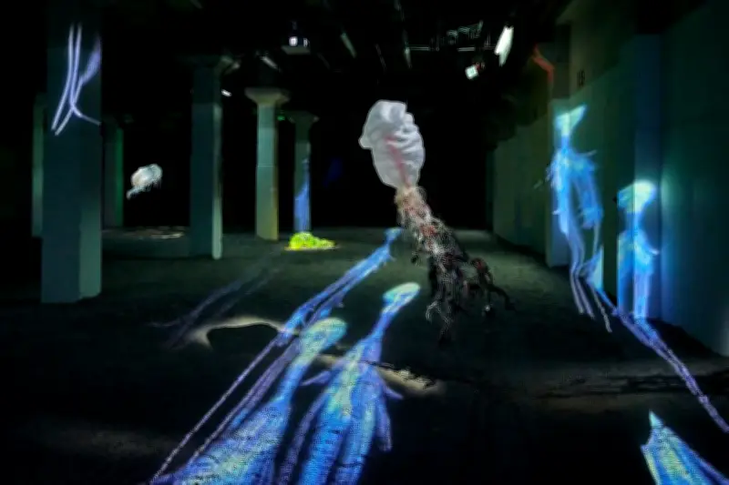 Sous l'horizon à La Défense : un antre parenthèse dans l'art contemporain