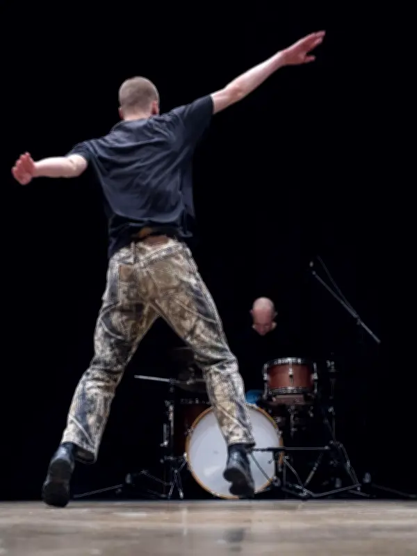 Spectacle «Ad Libitum» : danse et batterie live à Andilly