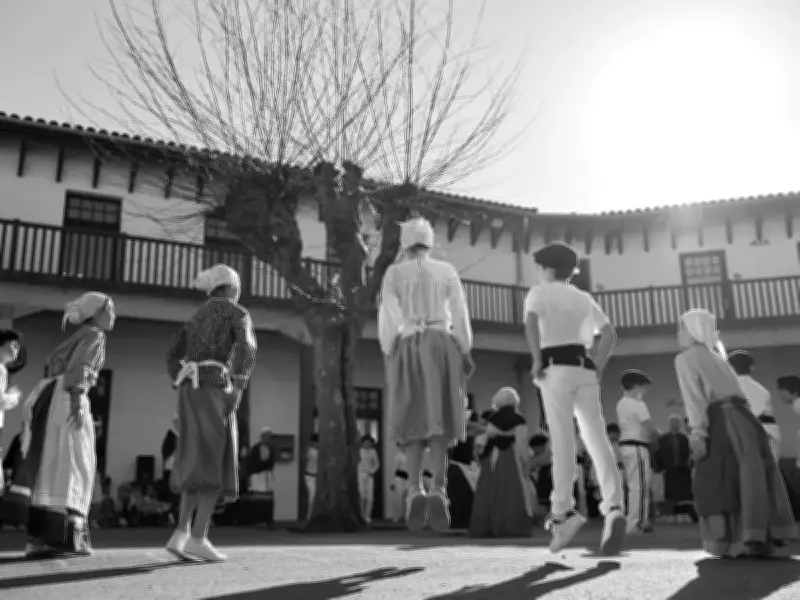 Spectacle de danse basque inédit à l'école Saint-Vincent d'Hendaye