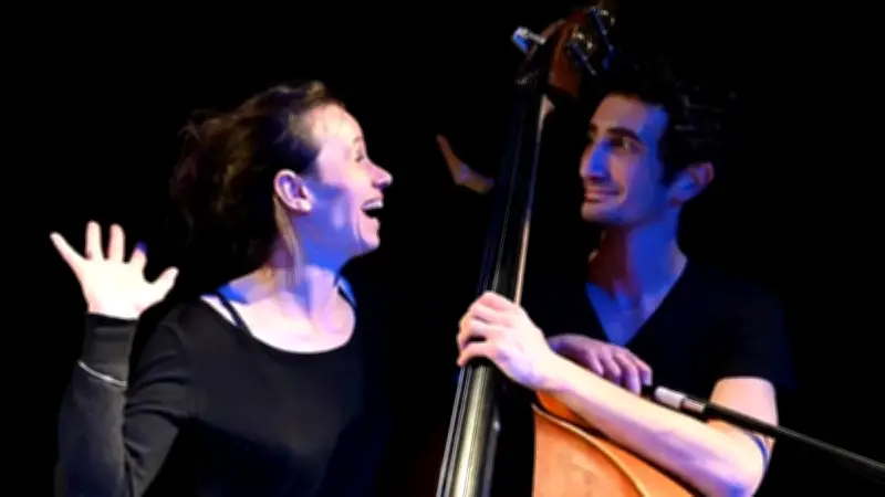 Spectacle "Monique sous les platanes" au Château de Marnhagues-et-Latour