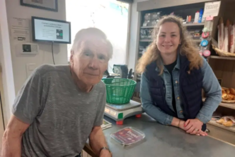 Spéracèdes : le Proxi redonne vie au relais postal grâce à ses jeunes gérants engagés