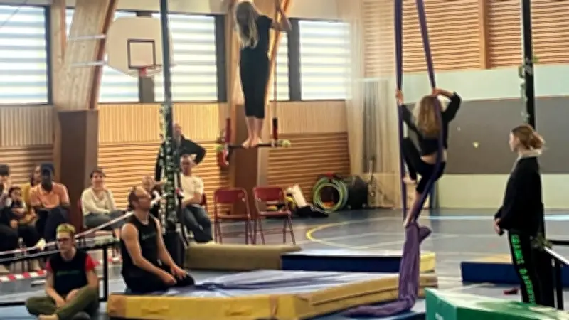 Stage de cirque du foyer rural : un spectacle final éblouissant à Peyre