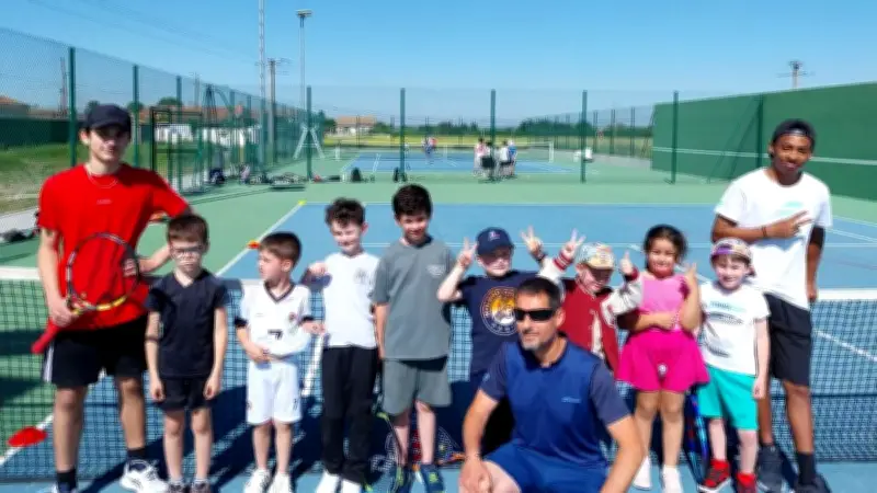 Stage de tennis collectif et varié pour jeunes à Redessan