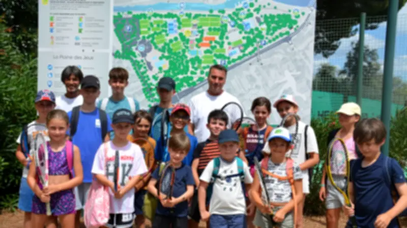 Stages de tennis à La Grande-Motte : des vacances sportives pour tous les âges