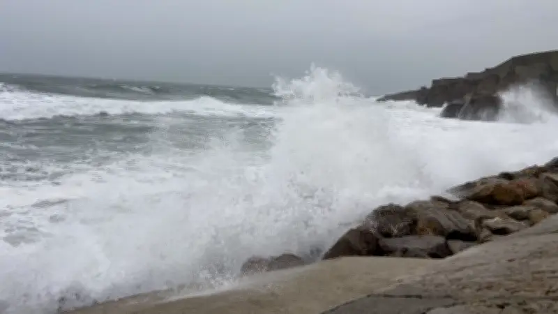 Sète : une adolescente de 13 ans sauvée de la noyade par les pompiers au large du môle Saint-Louis