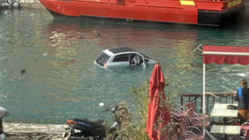 Sète : une conductrice de 85 ans termine dans le canal après une embardée