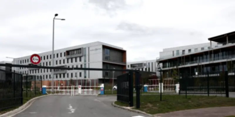 Stellantis arrête la production automobile à Poissy, invoquant des surcapacités