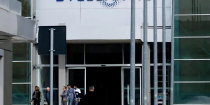 Stellantis rappelle 700 000 véhicules mondialement pour un risque d'incendie critique