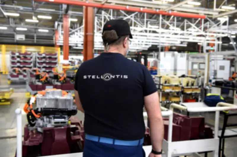 Stellantis rappelle 700 000 véhicules mondialement pour un risque d'incendie