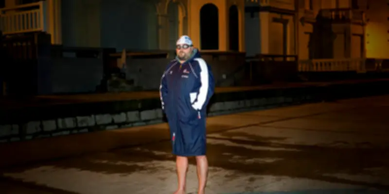 Steve Stievenart, nageur de l'extrême, achève la Triple Couronne du Bout du Monde