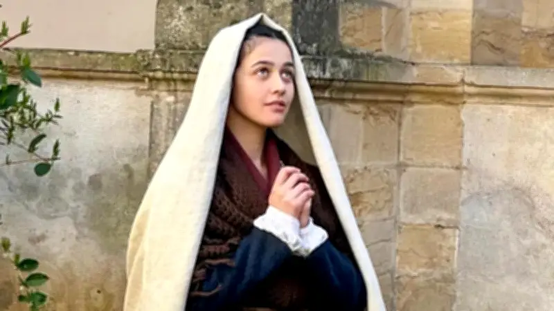 Stéphane Bern explore Lourdes : l'histoire de Bernadette Soubirous dans Secrets d'Histoire