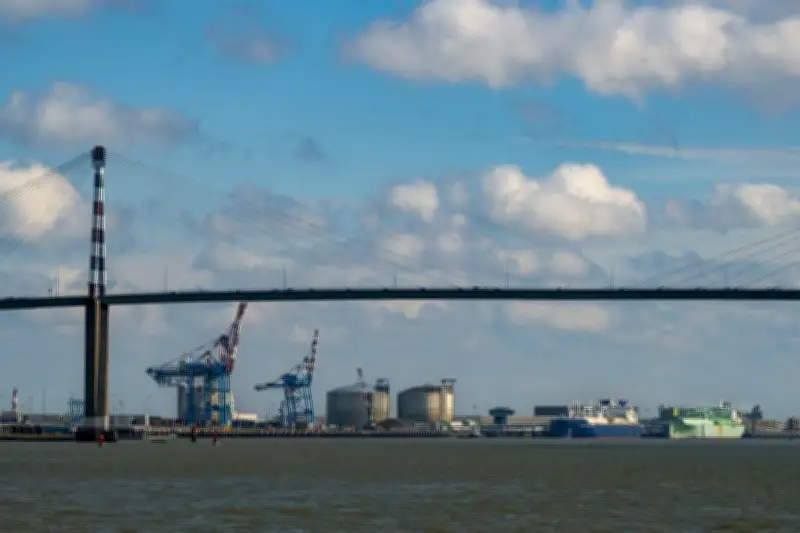 Sur le pont de Saint-Nazaire, la prévention du risque suicidaire reste un défi majeur